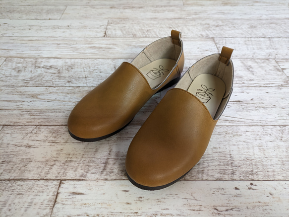 可愛又成熟，適合各種腳型，輕便，平底，套腳式，不磨腳，行走舒適。編號1315 第2張的照片