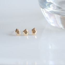 K10YG　lítið fimmtungur pierced earrings：変形五角形ピアス 1枚目の画像