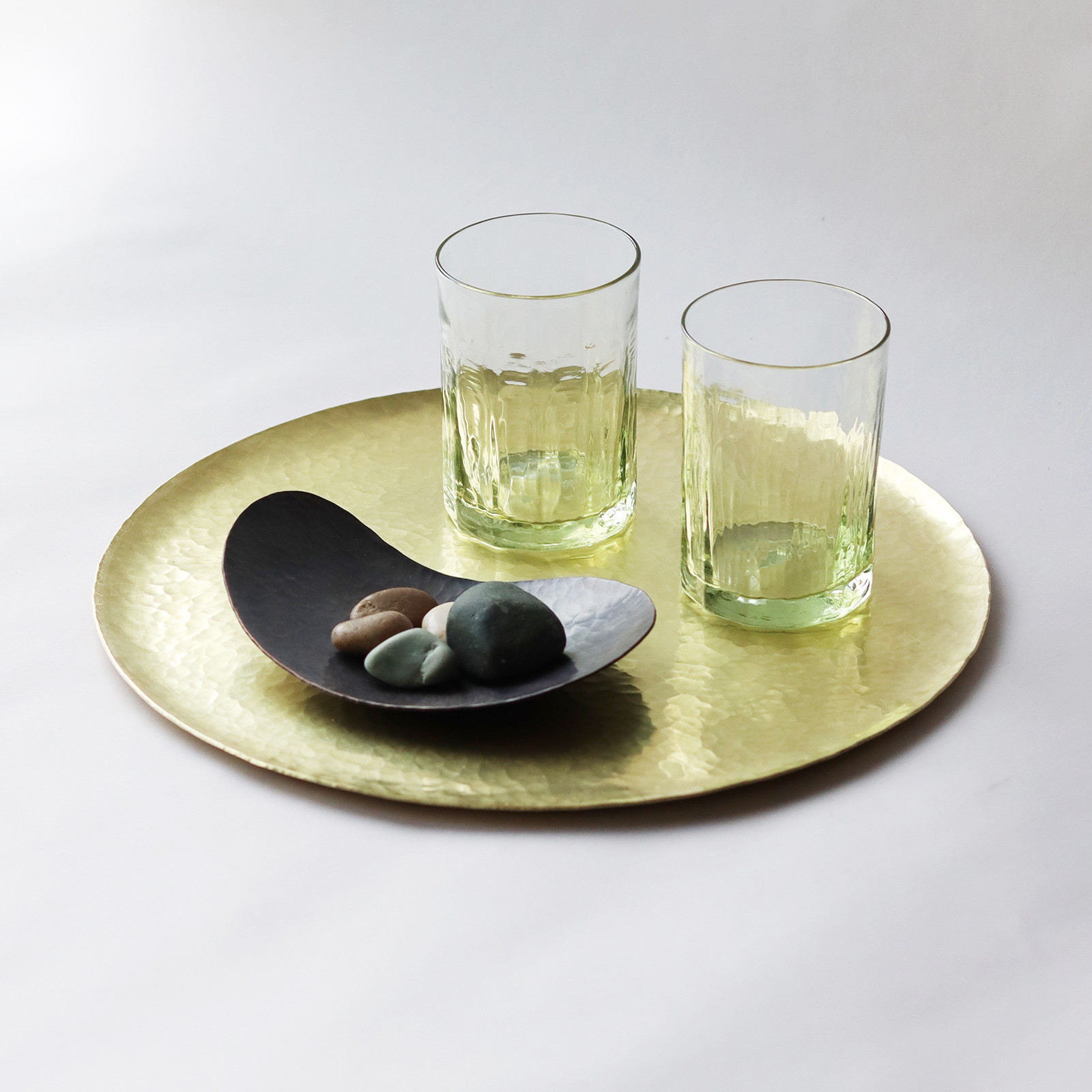 鎚目模様の真鍮盆　[  満月盆  八寸  ]