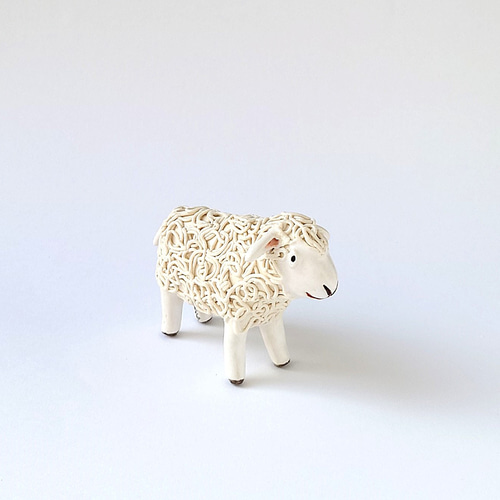 くるくる巻き毛が可愛いヒツジさん（未） 干支ミニ置物 陶器 その他
