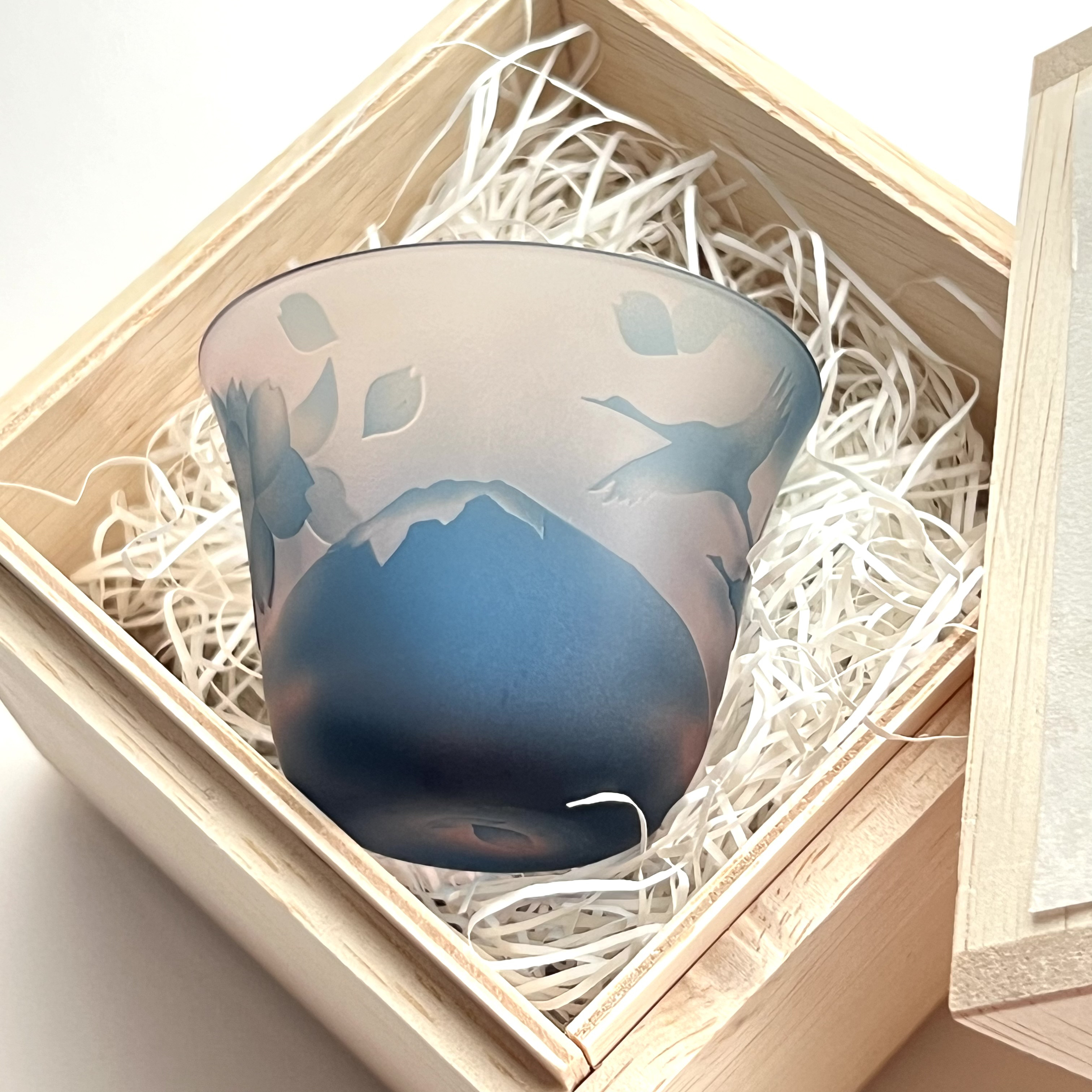 【木箱入】桜鶴富士山　ガラスのおちょこ　ぐい吞み　酒器