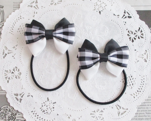 No.3リボンヘアゴム☆ハンドメイド☆モノトーン☆ブラック&ホワイト no brand（ノーブランド）の「(2個セット） リボン バイカラー
