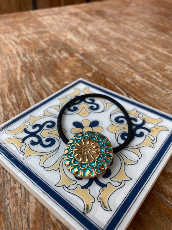 孔雀の羽根模様のヘアゴム【turquoise】チェコ　ガラスボタン 11枚目の画像