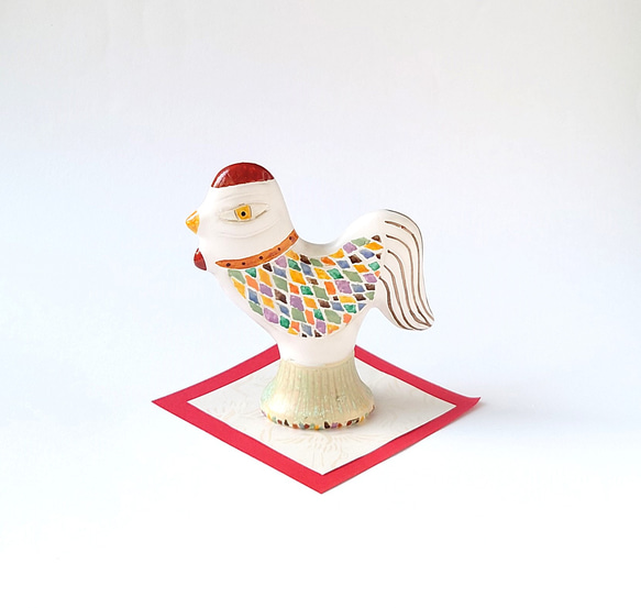 カラフルな羽と赤いトサカが元気をくれる（酉） 干支ミニ置物 陶器