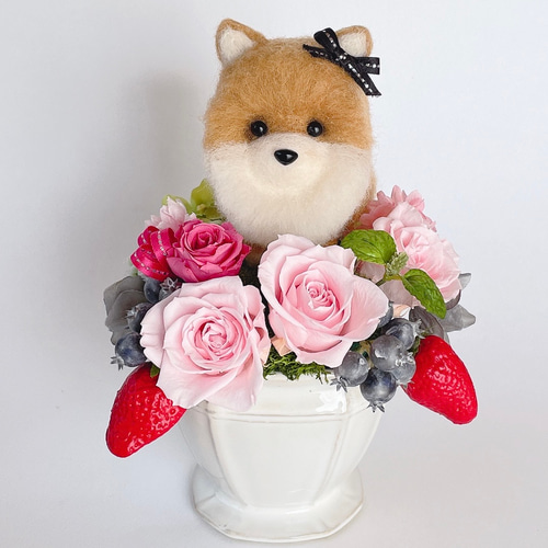 ポメラニアンといちごのプリザーブドフラワーアレンジメント 犬 母の日  