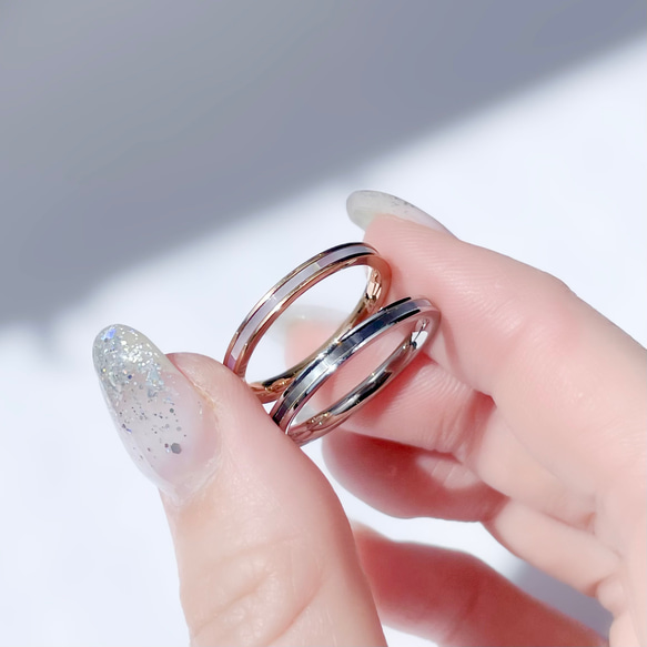 『七色の想い』光煌めくシェル リング ペア 指輪 名入れ 刻印 ステンレス 結婚指輪 マリッジリング アレルギーフリー 3枚目の画像
