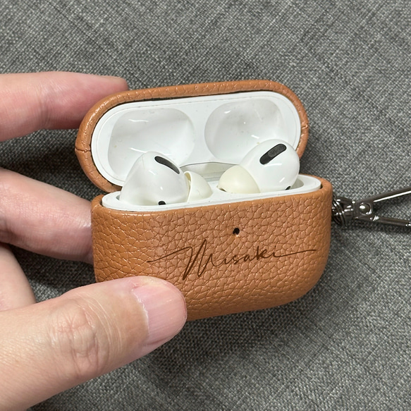 時尚 AirPods / Airpods Pro 保護殼，兼容無線充電，刻字，皮革，全保護殼 第1張的照片