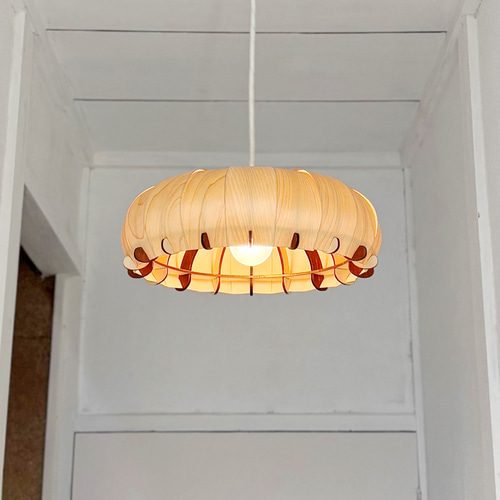 ハンドメイド 桧の木製ペンダントライト／優しい木目／ナチュラル照明 ハンドメイド 桧の木製ペンダントライト／優しい木目／ナチュラル照明