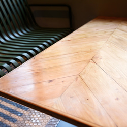 ヘリンボーンテーブル　フレンチヘリンボーン　カフェテーブル　ダイニングテーブル　ローテーブル　リビングテーブル　什器 2枚目の画像