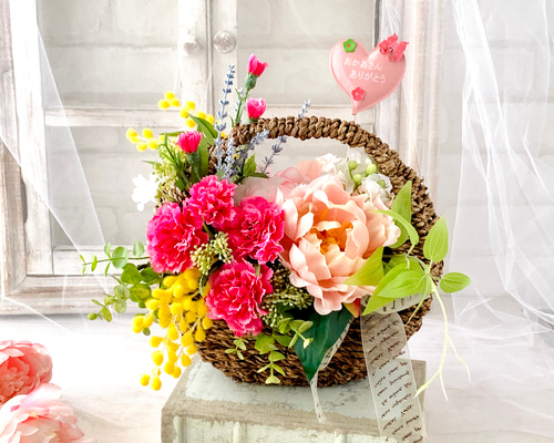 母の日ギフトに｜カーネーション×芍薬の優美なラウンドフラワーアレンジ 母の日 芍薬とカーネーション バスケットアレンジ 母の日フラワー