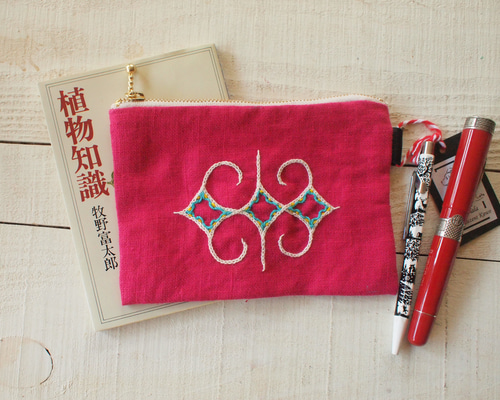 【リネン刺繍　ようこママページ】ボートポーチ リネン刺繍 ようこママ様専用ページ】ボートポーチ 聞き取っ