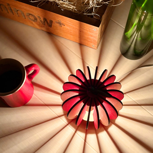 木製フロアランプ「りんご（チェリーレッド）」 ｜ナチュラル照明