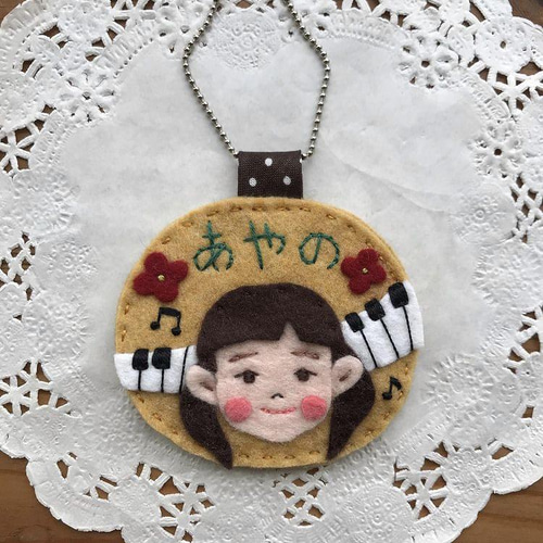 似顔絵フェルトバッジ お名前入れます。 名前シール せんたく