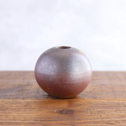 備前焼　陶器製フラワーベース 茶色 備前焼 小さな丸い一輪挿し【A】 【陶器・花器・花入れ・フラワー