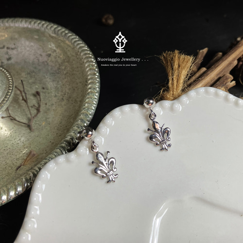 箱付き【新品✩保証書付き】ジュエリーツツミ製プラチナ素材ピアス薔薇 ピアス｜ジュエリーツツミオンラインショップ
