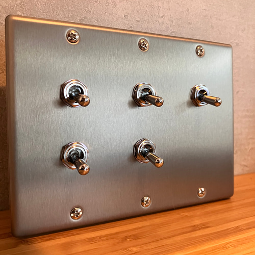 静かな存在感◇シンプルなトグルスイッチプレート(受注生産