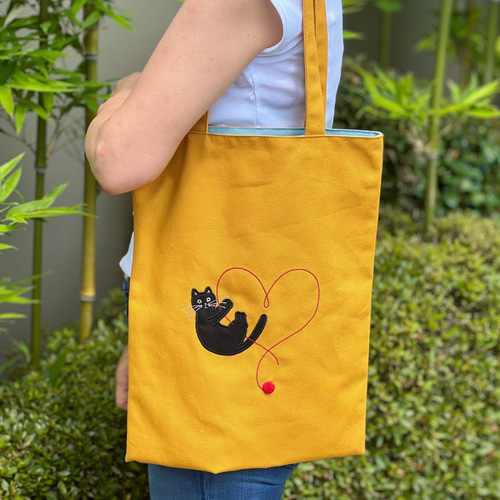 Creema限定 ＊ねこアップリケのバック 黒ねこの毛糸遊び トートバッグ