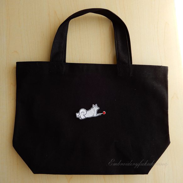 赤いボールと犬　刺繍ワッペン　犬ワッペン　柴犬　雑種 17枚目の画像