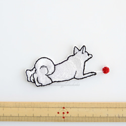 赤いボールと犬　刺繍ワッペン　犬ワッペン　柴犬　雑種 13枚目の画像
