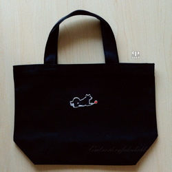 赤いボールと犬　刺繍ワッペン　犬ワッペン　柴犬　雑種 4枚目の画像