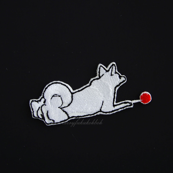 赤いボールと犬　刺繍ワッペン　犬ワッペン　柴犬　雑種 16枚目の画像