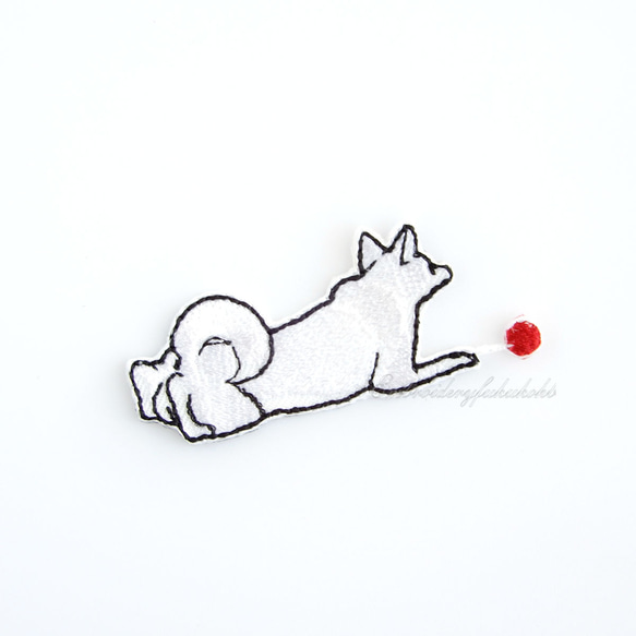 赤いボールと犬　刺繍ワッペン　犬ワッペン　柴犬　雑種 12枚目の画像