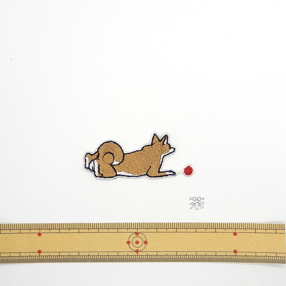 赤いボールと犬　刺繍ワッペン　犬ワッペン　柴犬　雑種 8枚目の画像