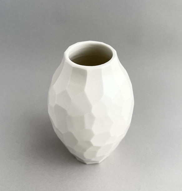 花器 花瓶 (白）Vase (white) 陶磁器製　 4枚目の画像