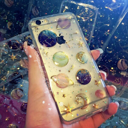 金魚✨名入れ♡キラキラゴージャス✨✨イニシャル オリジナル iPhoneケース 名入れ⭐️暗闇で文字が光る！✨キラキラ 宇宙惑星☆星座 イニシャル
