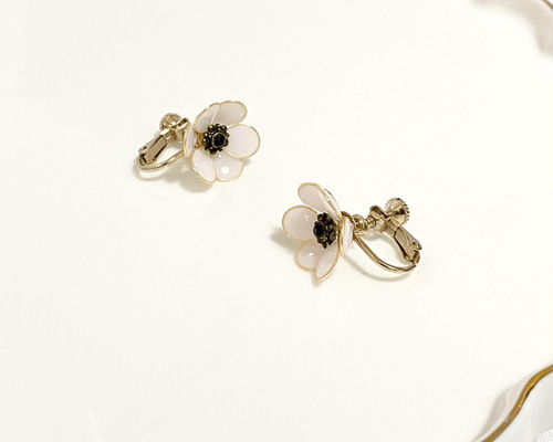 なっちゃん♡coussinet♡MOAフラワーモチーフピアス なっちゃん様専用♡coussinet♡MOAフラワーモチーフピアス