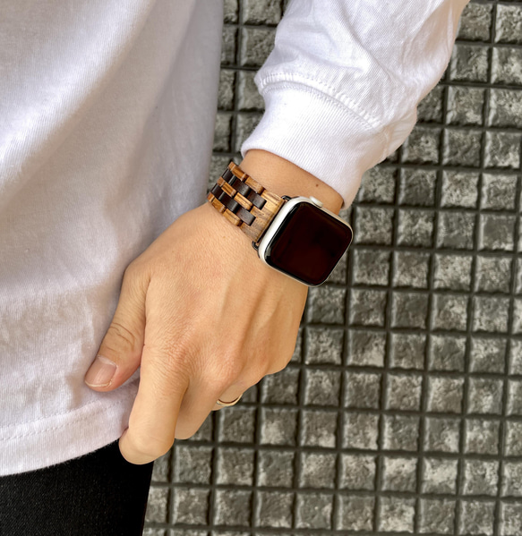 [木錶帶] EINBAND Apple Watch 木錶帶 22mm [斑馬紋&amp;烏木] 第4張的照片