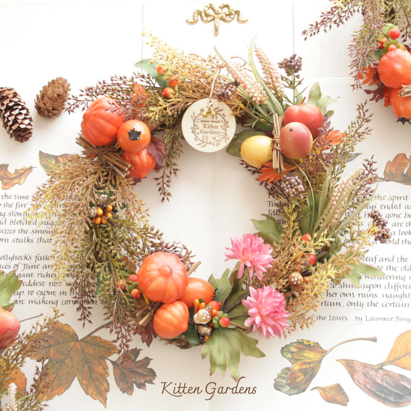 秋の実りのフライングリース　ハロウィン　シャリンバイ 2025ハロウィン！白のカボチャのハロウィンリース | iichi 日々