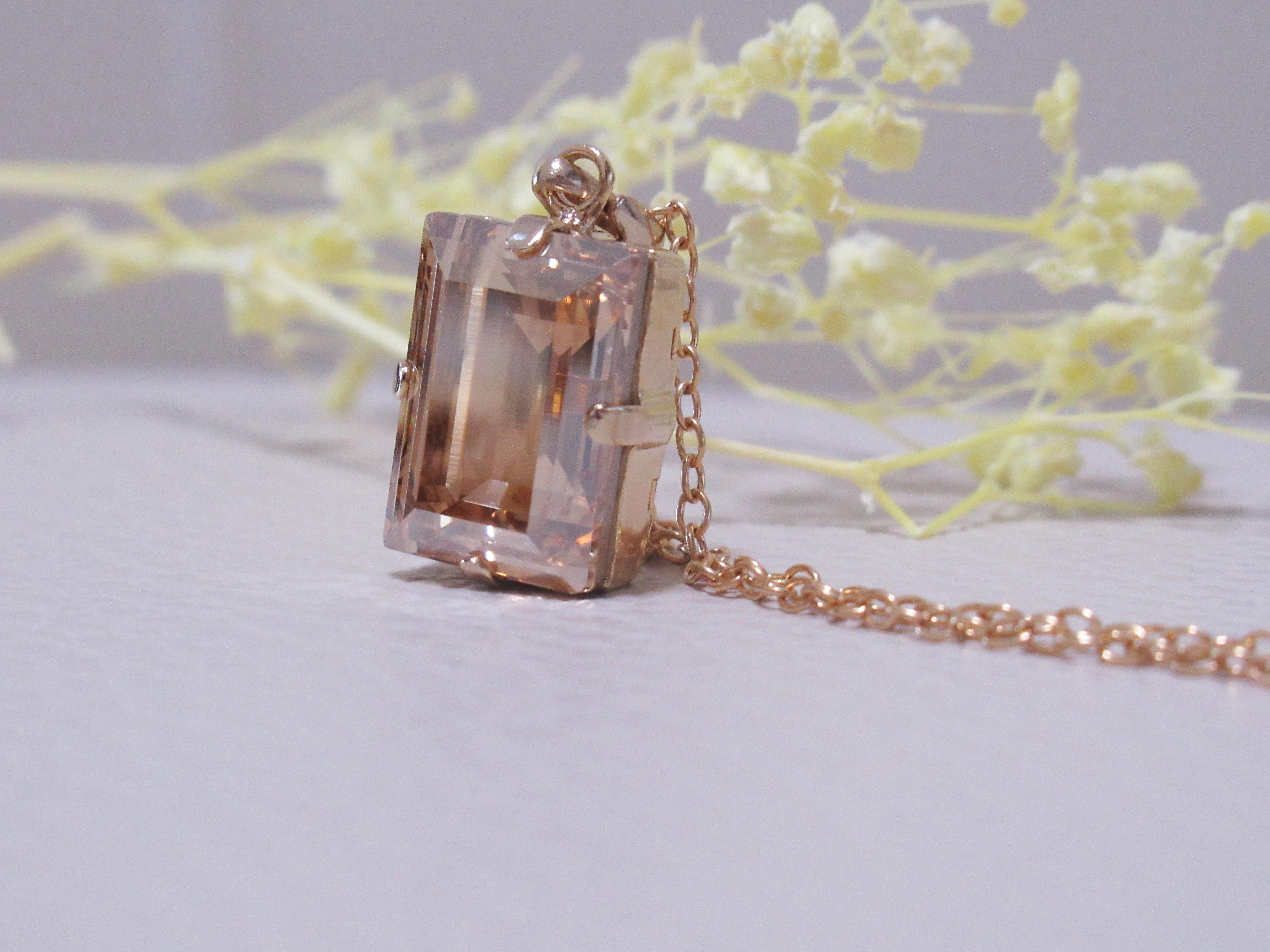 ネックレス☆　スワロフスキー☆ゴールドシャドウ