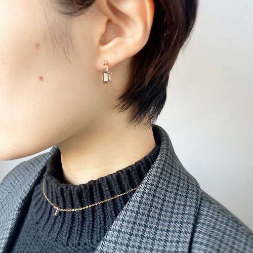スモーキークォーツ×MOPスクエアカービング＆インカローズのピアス他　14kgf スモーキークォーツのスクエアピアス【14kgf】シックな透明感