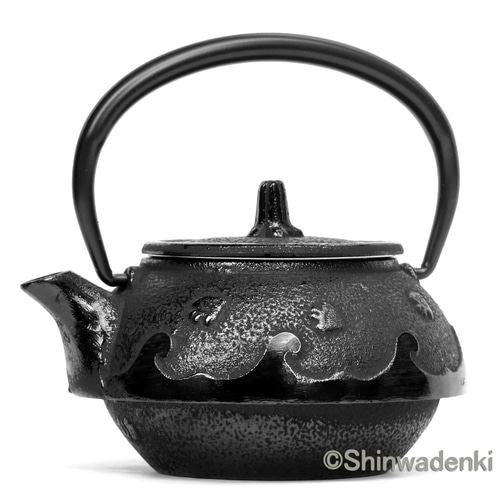 南部鉄器ホーロー鍋✴︎新品 お取り寄せ】南部鉄器 ティーポット 急須 波千鳥 0.3L 日本製 内面