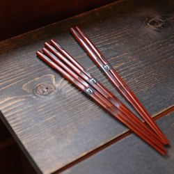 【新年のお迎え準備に】男性用・握りやすく、持ちやすい一膳【大分県日田産】さざ波箸・23.5センチ（大） 2枚目の画像