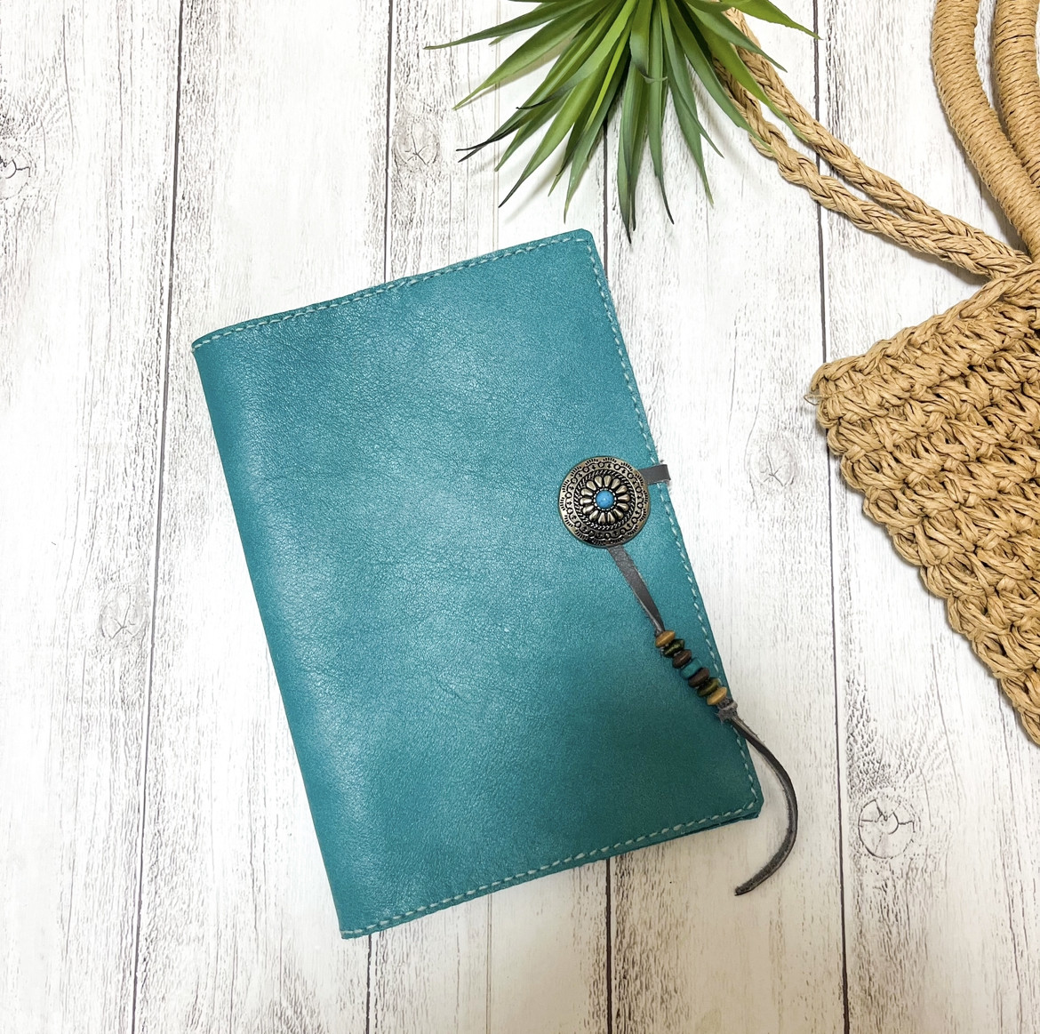 ターコイズ　スケジュール帳カバー　スケジュール帳　レザークラフト  ターコイズ　ブックカバー  2025 本革　革
