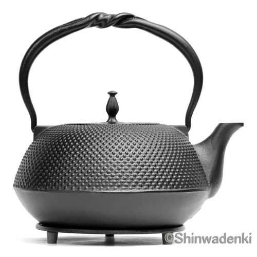 南部鉄器 鉄瓶 平形アラレ ひねりつる（黒）1.6L 黒焼付仕上 日本製