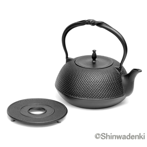 南部鉄器 鉄瓶 平形アラレ ひねりつる（黒）1.6L 黒焼付仕上 日本製