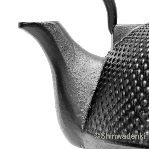 南部鉄器 鉄瓶 平形アラレ ひねりつる（黒）1.6L 黒焼付仕上 日本製