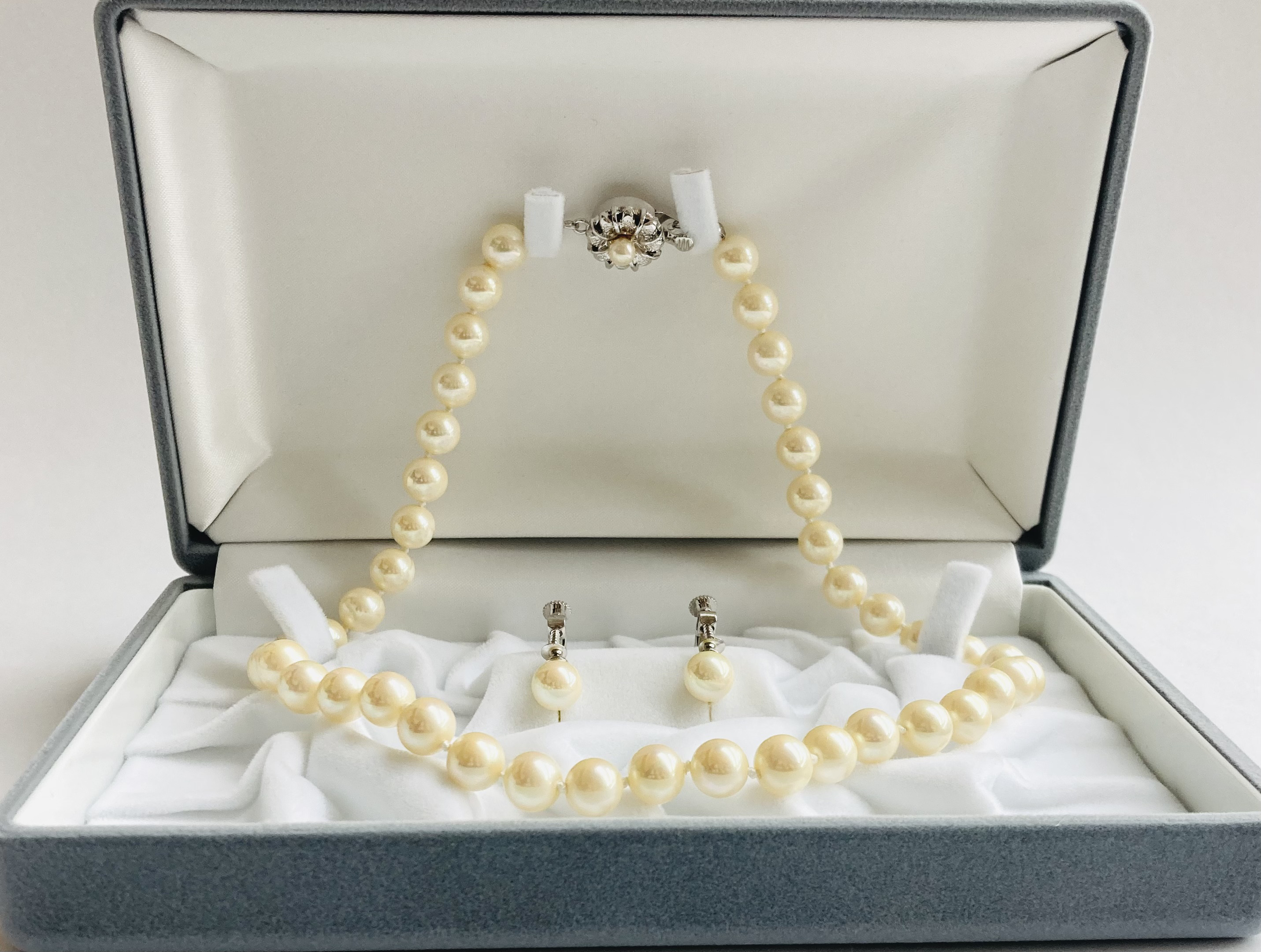 貝磨きパールオールノットネックレスセット/8mm約43cm+8mmE/Y.クリーム/ケース付/日本製