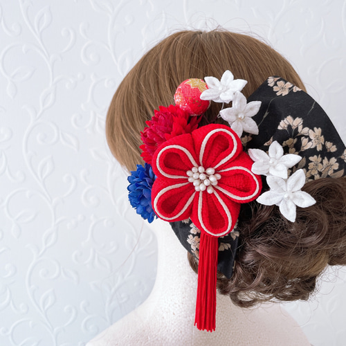 つまみ細工の髪飾り【黒 桜リボン 赤大きめのお花 房飾り】成人式 振袖