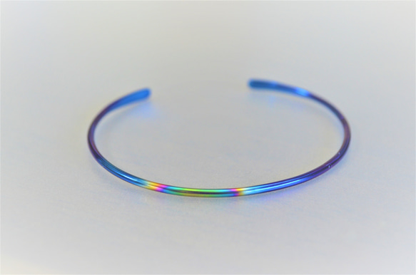 titanium bangle・青いチタンバングル特別色・楕円形モデル・受注生産 1枚目の画像