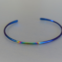 titanium bangle・青いチタンバングル特別色・楕円形モデル・受注生産 3枚目の画像