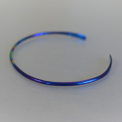 titanium bangle・青いチタンバングル特別色・楕円形モデル・受注生産 4枚目の画像