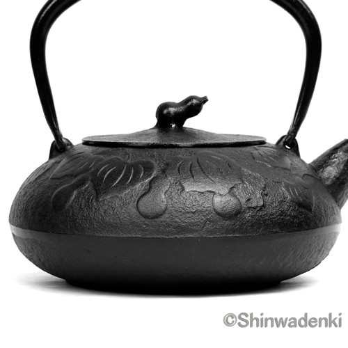 新品の鉄瓶。 南部鉄器 鉄瓶（湯沸かし仕様） | 1848年創業 南部鉄器工房及富