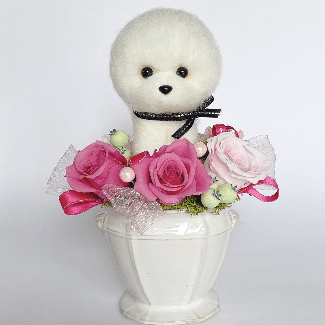 ビションフリーゼのプリザーブドフラワーアレンジメント（ピンク）犬　母の日