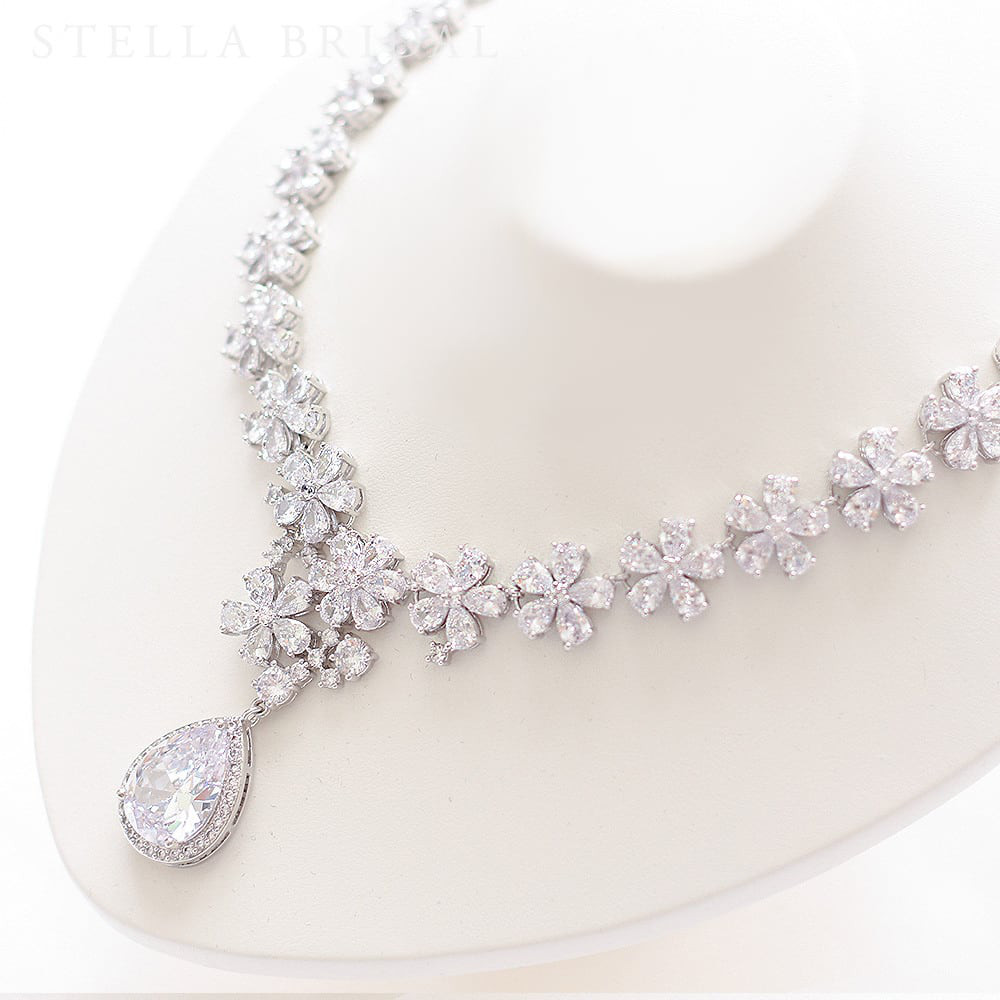 キュービックジルコニア ウェディングジュエリー エタニティフラワー ネックレス 13,800円