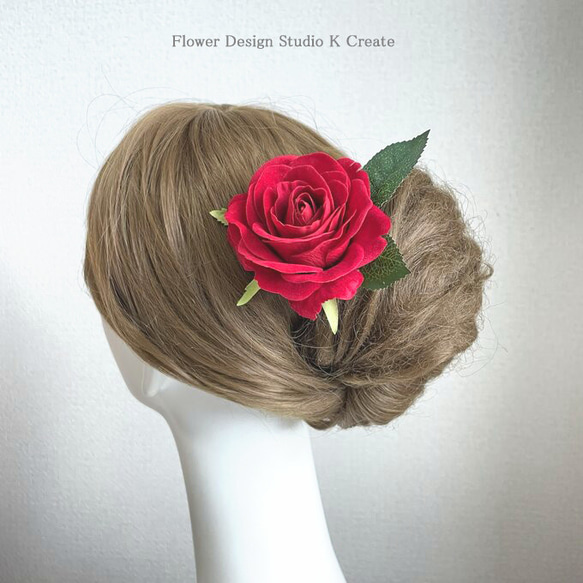 赤い薔薇の髪飾り(薔薇&葉) 赤 赤い薔薇 髪飾り 美女と野獣 赤い薔薇の髪飾り(薔薇&葉) 赤 赤い薔薇 髪飾り 美女と野獣