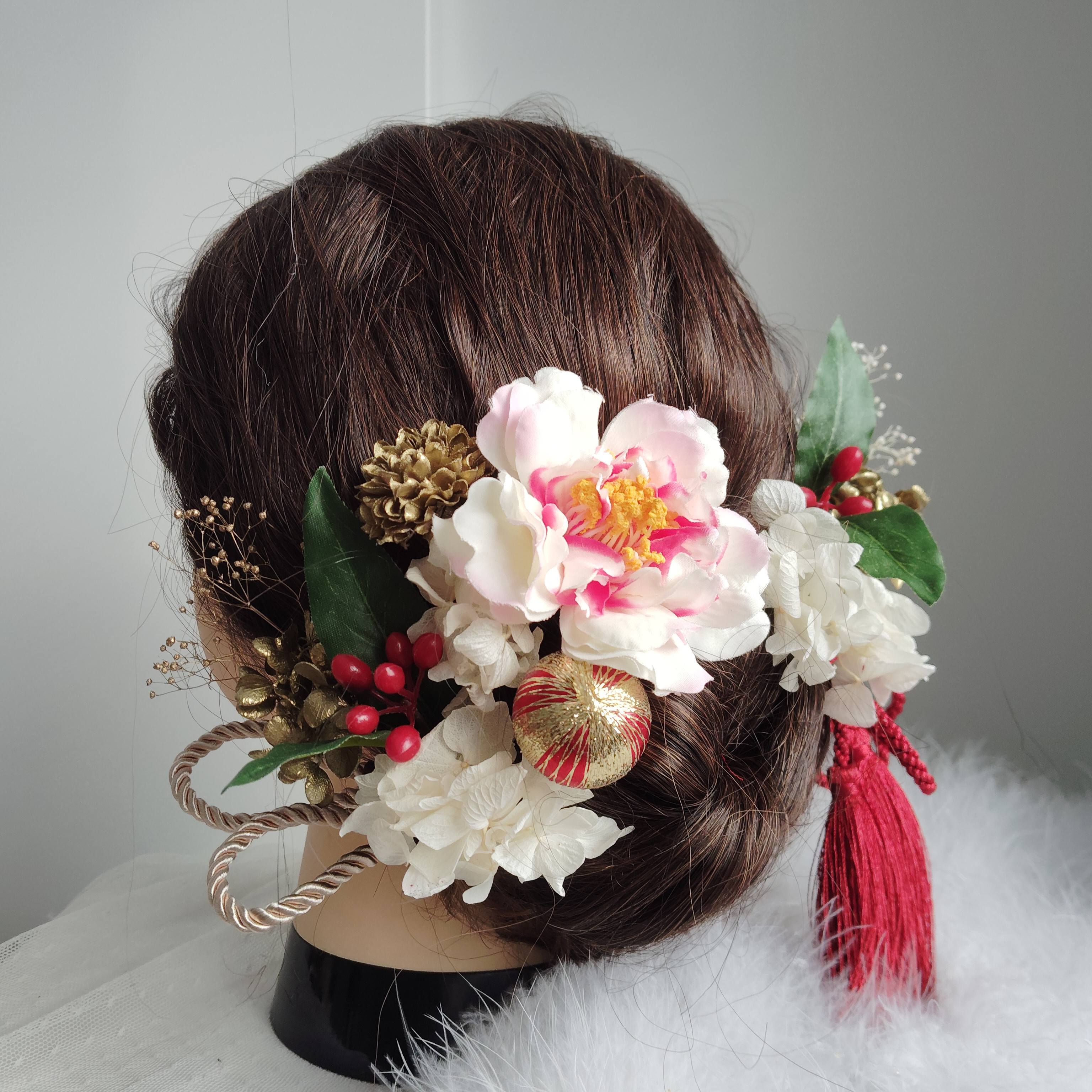 結春＿＿南天の実と鞠玉の髪飾り　椿　つばき　ツバキ　卒業式　成人式 　結婚式　髪飾り 　白無垢　色打掛　振袖　着物　和装